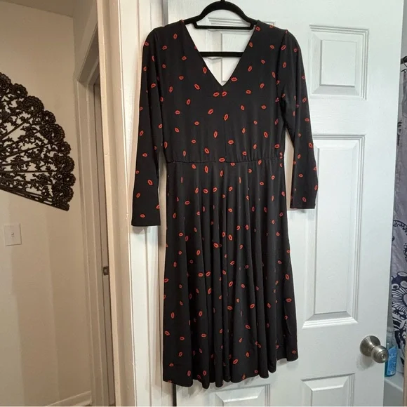 TORRID - Black Knit A-Line Dress with Red Kiss Print, Size 00 NWT, US Size 10 - Picture 12 of 16
